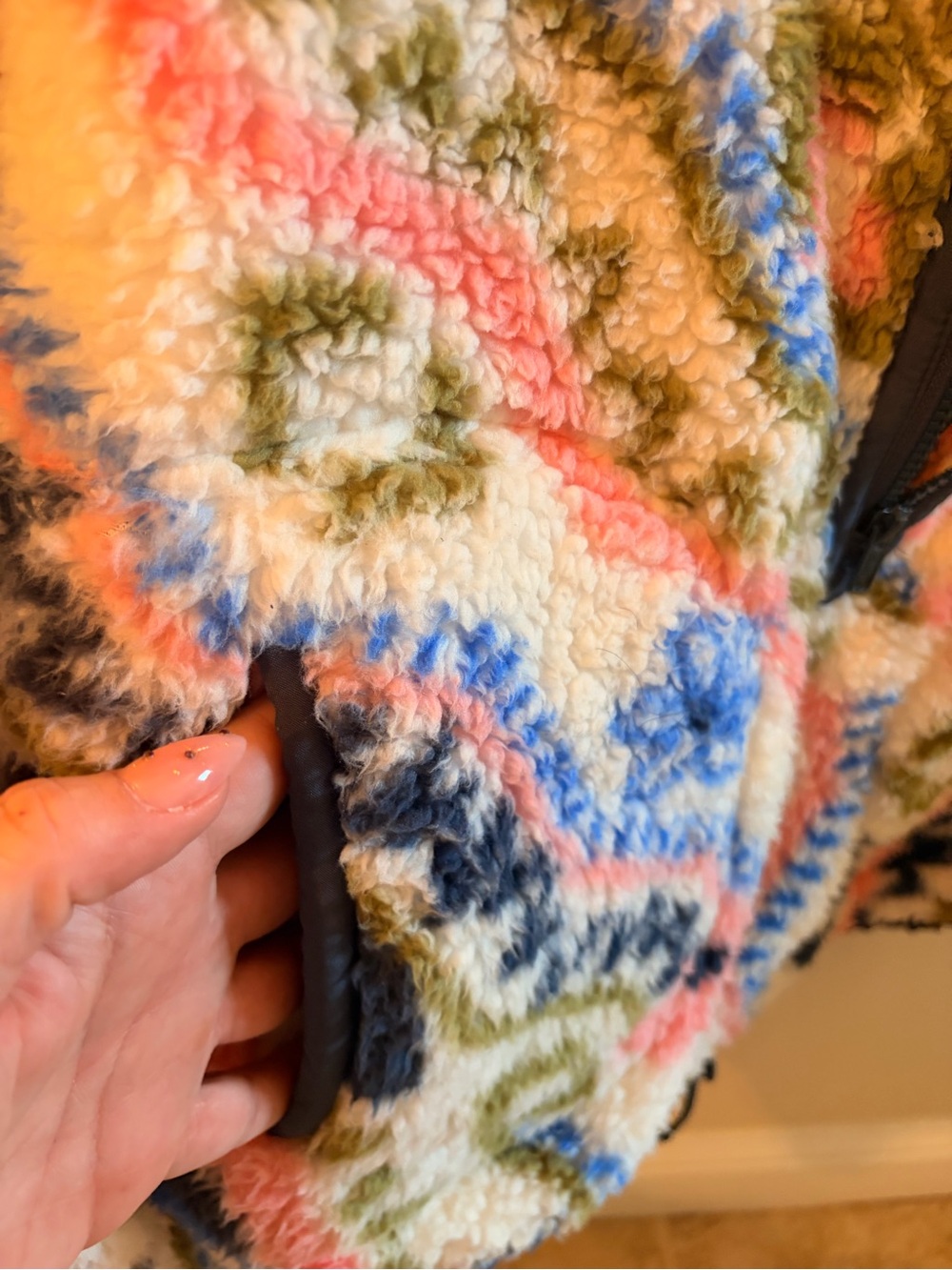 SO Multicolor Patterned Teddy Quarter-Zip Jacket - Picture 5 of 7
